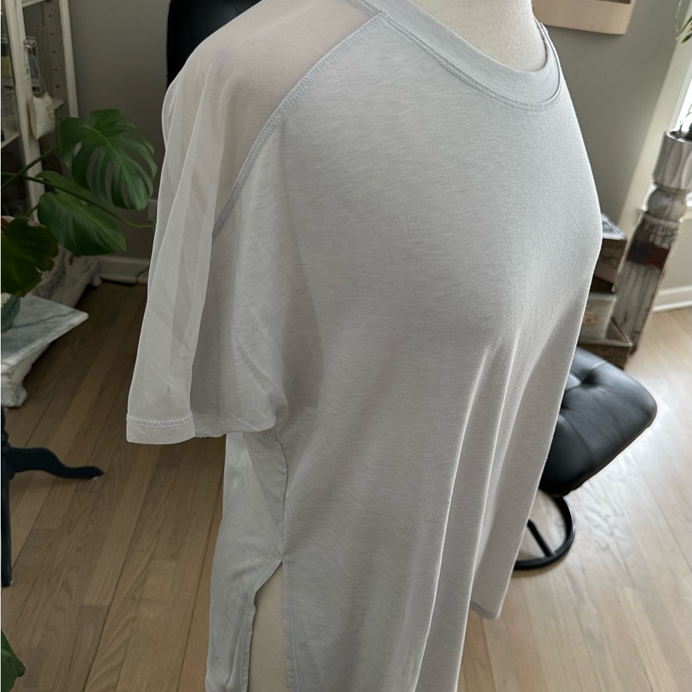 Athleta Light Gray Women’s Short Sleeve Tee with Sheer Sleeve Panels